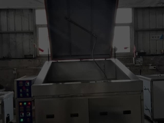 Machine à nettoyer par pulvérisation de panier rotatif